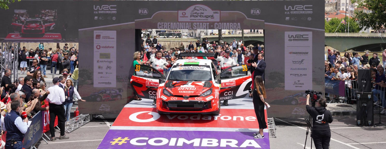 Elfyn Evans começou a abrilhantar a festa em Coimbra